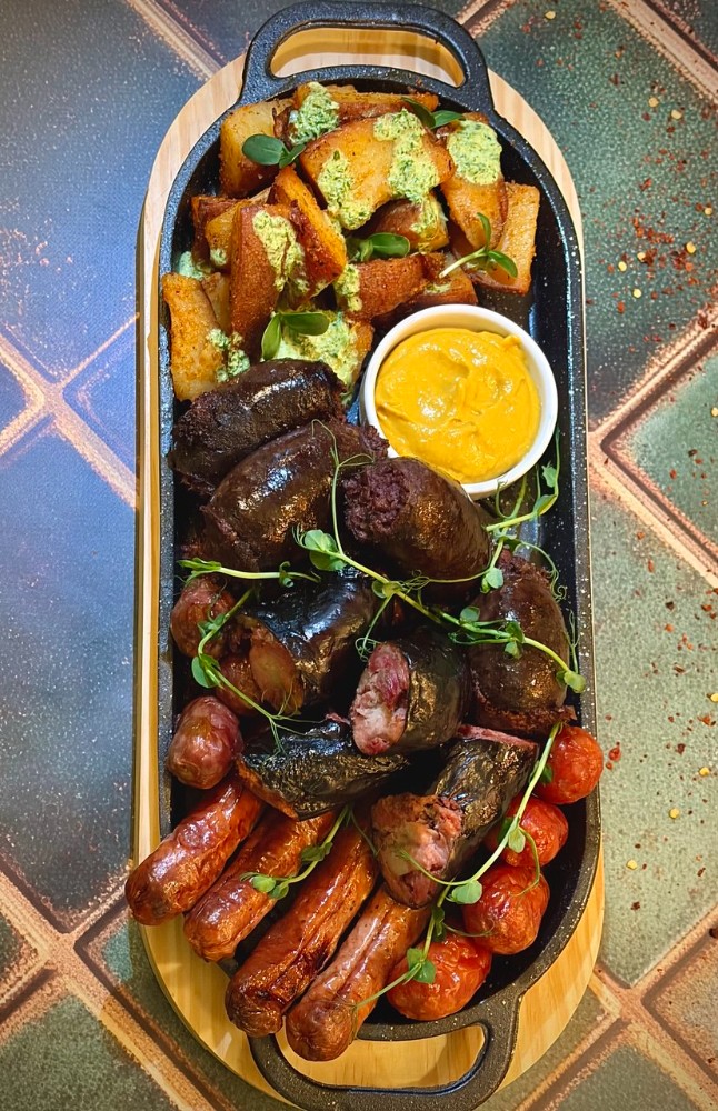 Сковорідка з ковбасками 1500г