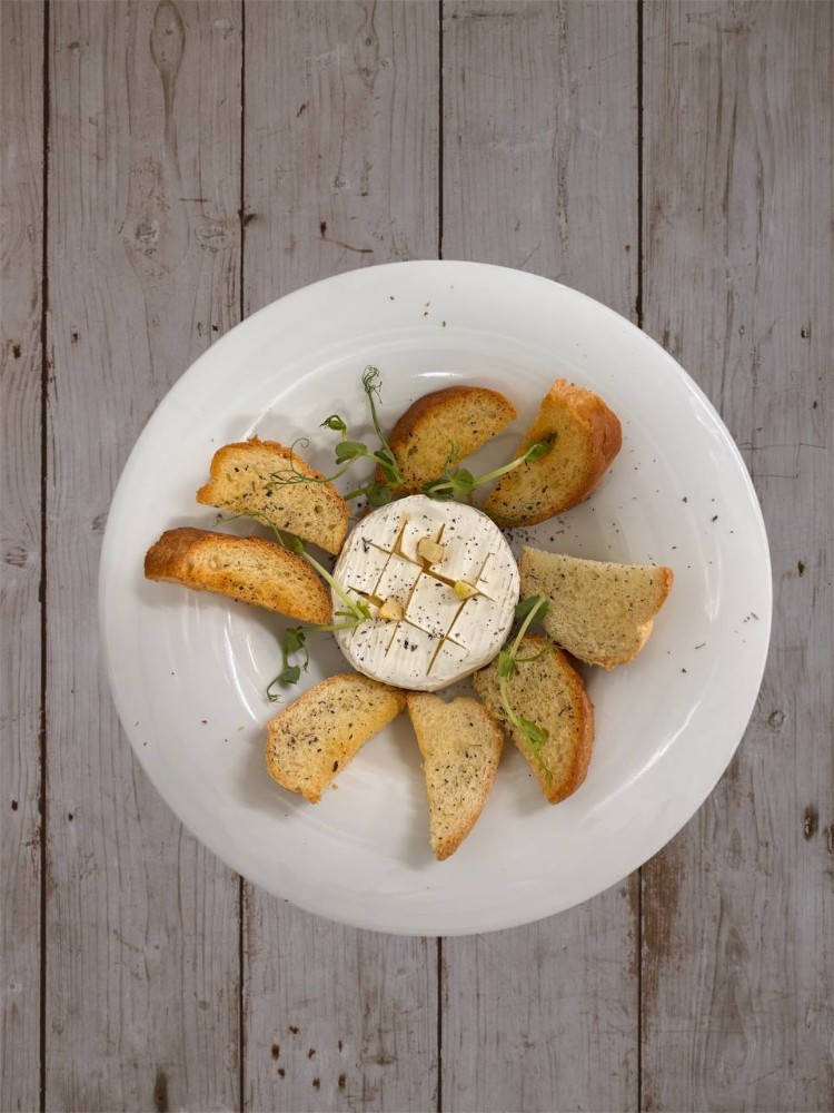 Запечений камамбер 200г