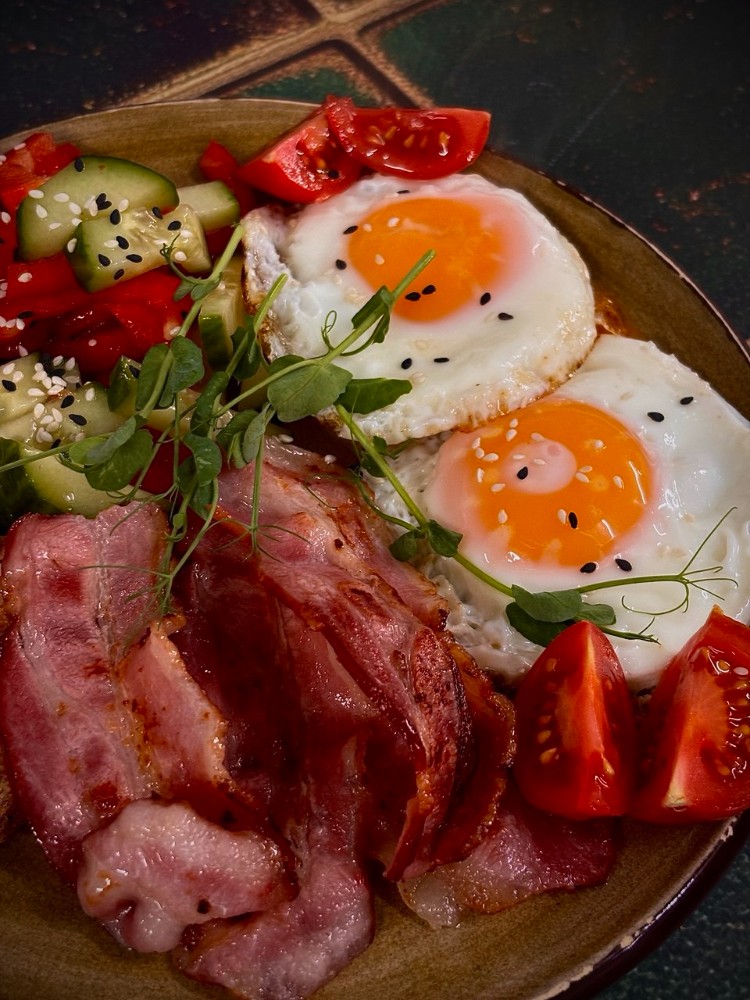 Яєшня з беконом 300г