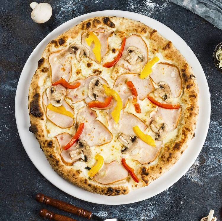 Піца Копчена курка з грибами