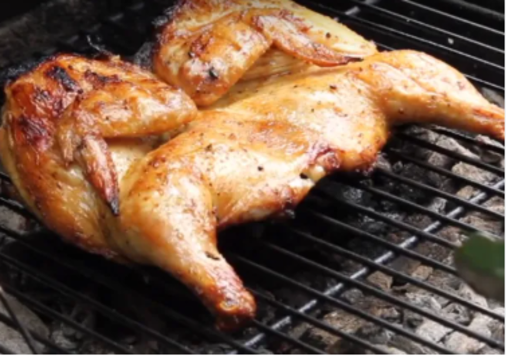 Курка на мангалі (ціла)