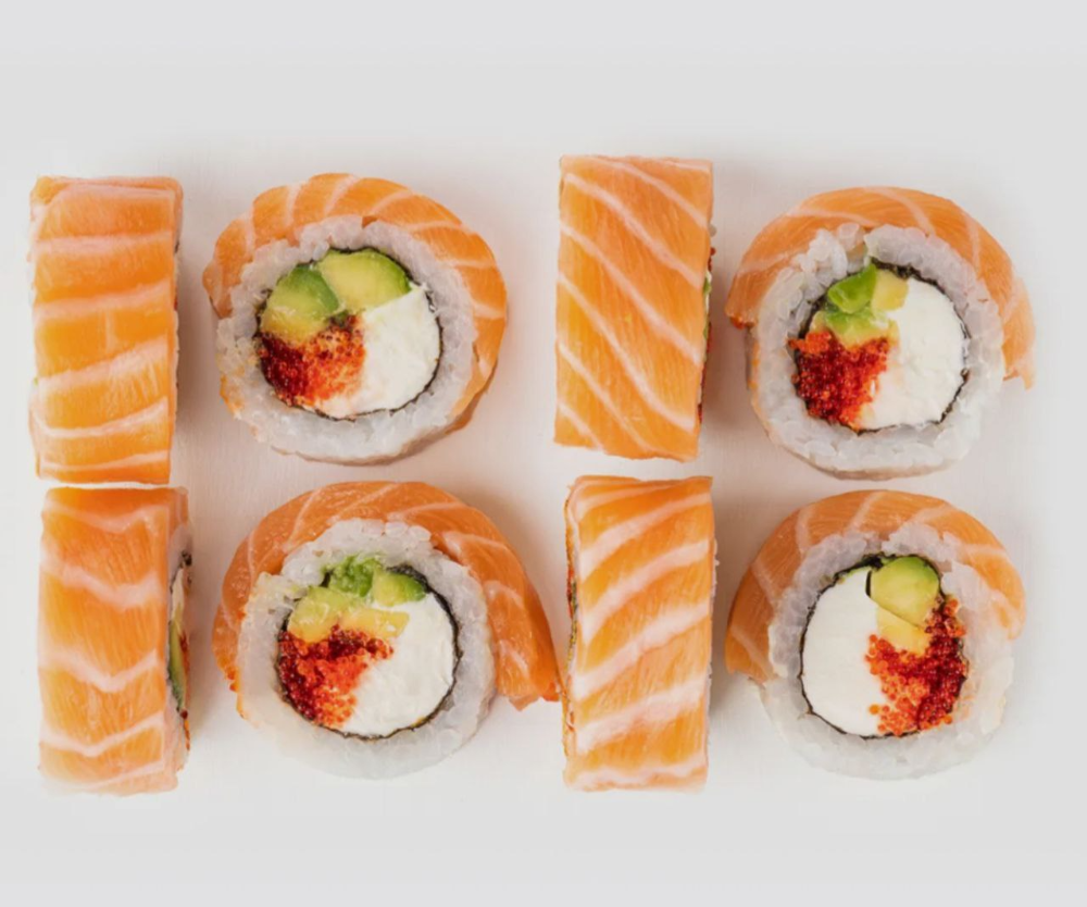 Філадельфія з копченим Лососем та Авокадо