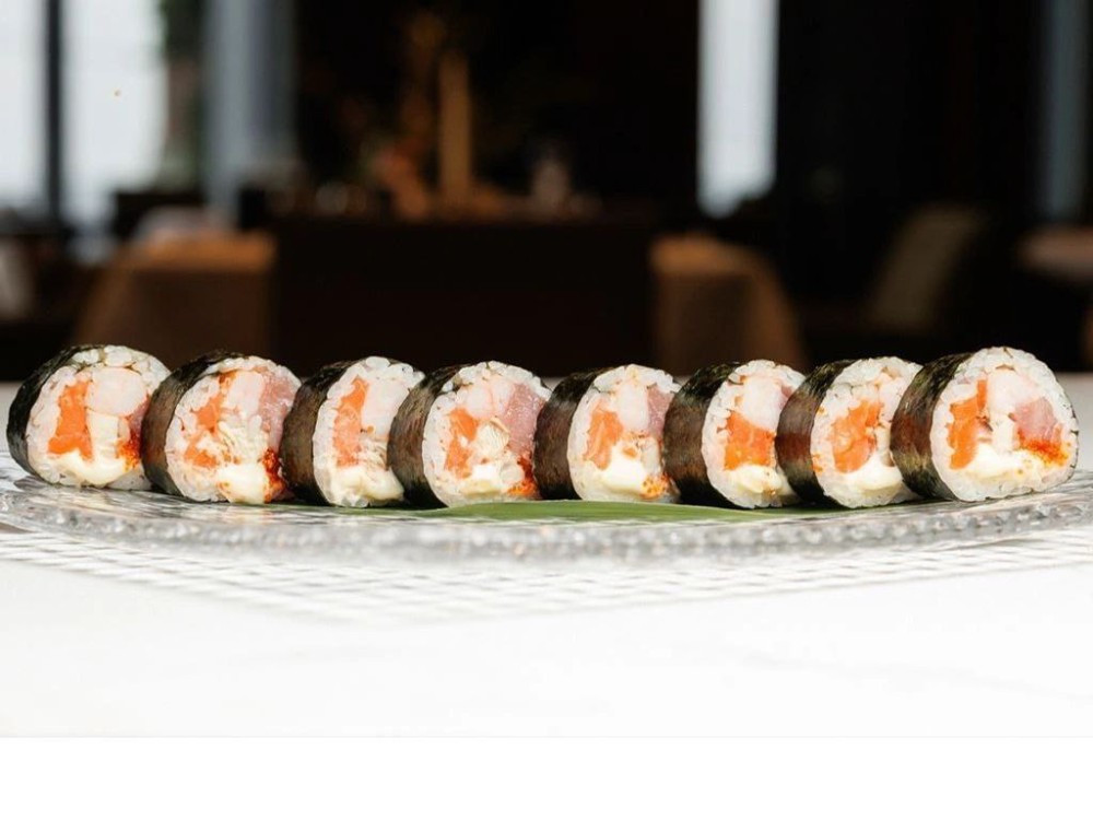 Футумак з Тунцем, креветкою, лососем та вугрем