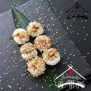 Рол з вугрем і огірком 