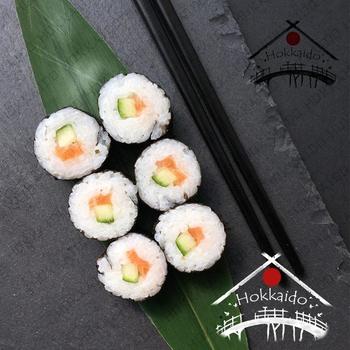 Рол з лососем і огірком