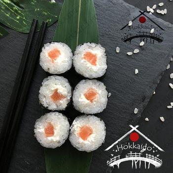 Рол з лососем і сиром