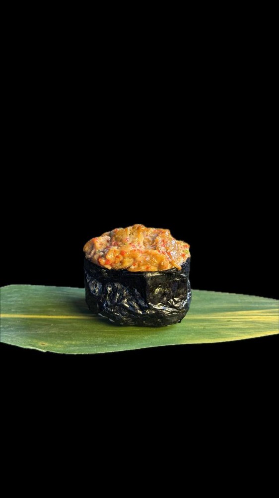Гункан з жареним лососем(70g)