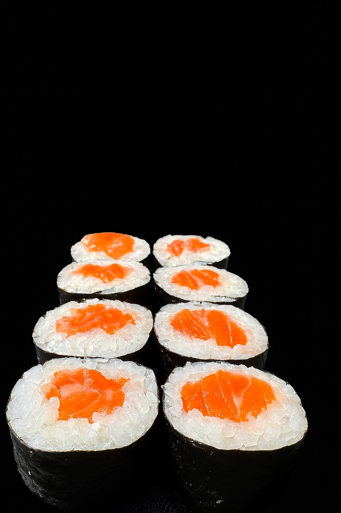 Макі з лососем (100g)