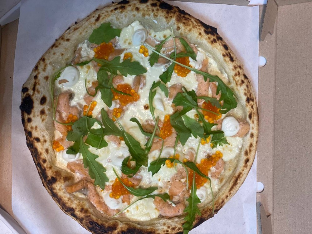 Піца з ікрою та лососем, лімітована