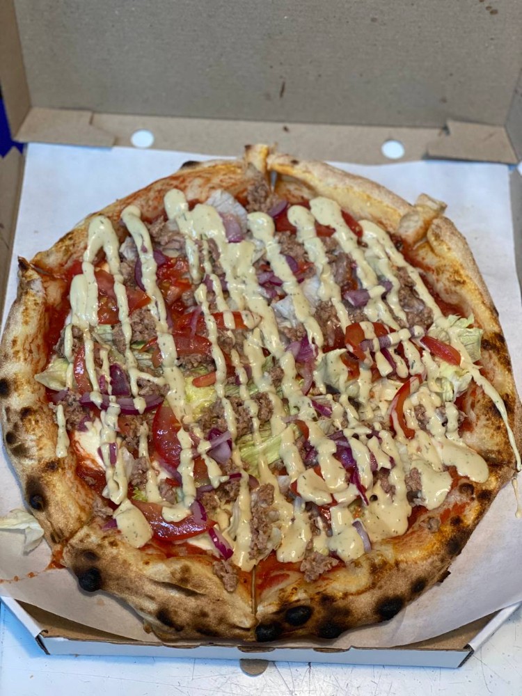 Піца рибна з тунцем