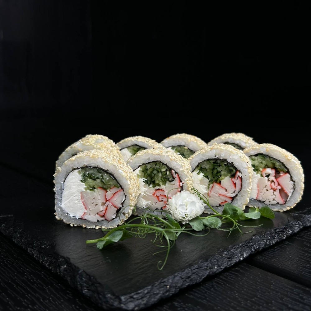 рол в кунжуті зі сніговим крабом 