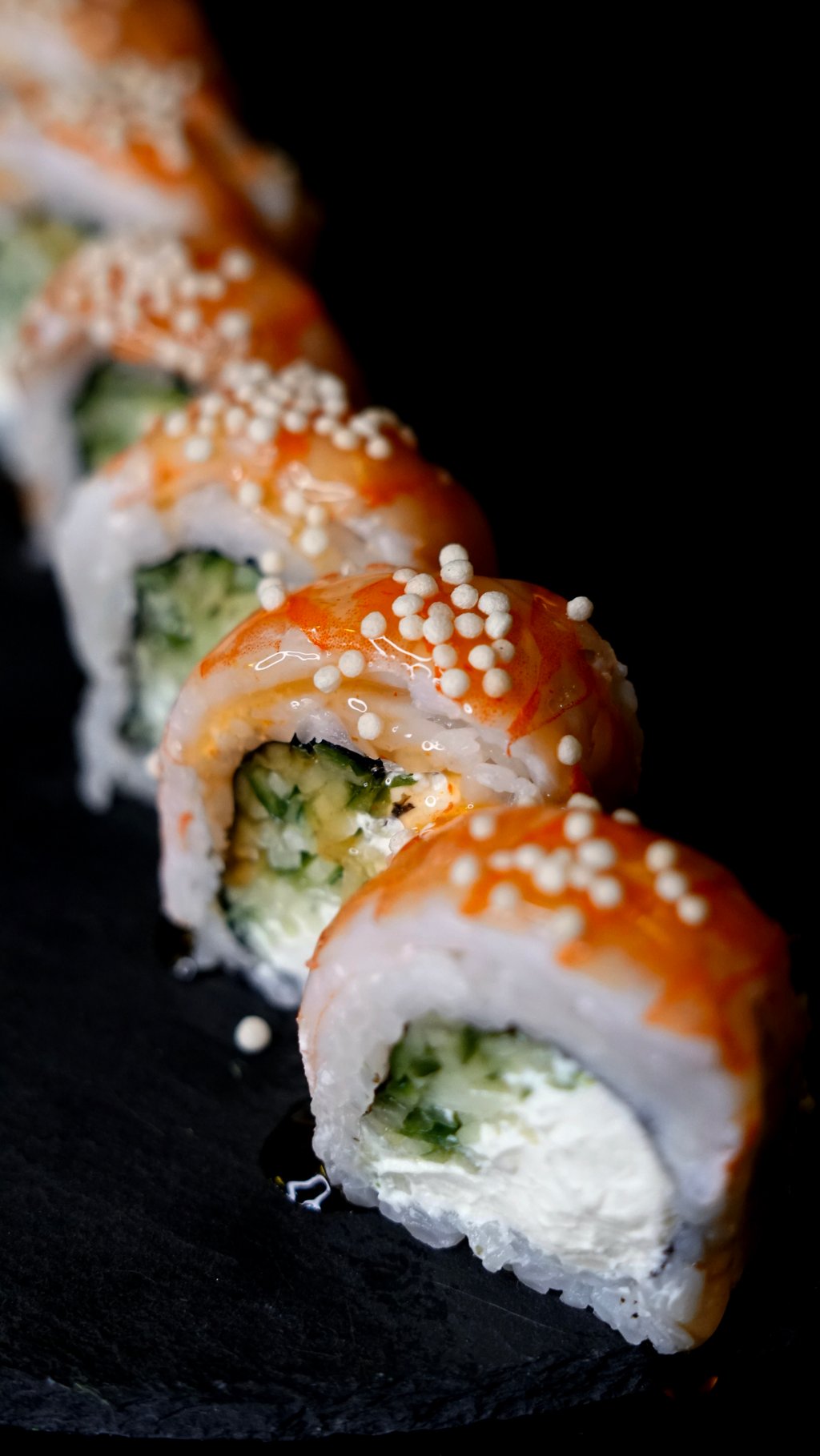 Рол Філадельфія з тигровою креветкою