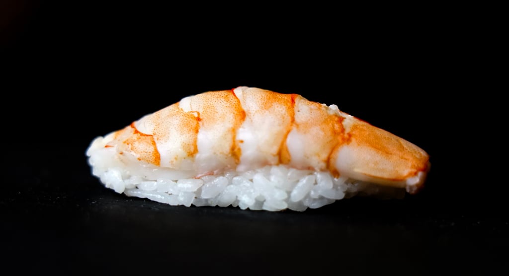 Суші з тигровою креветкою