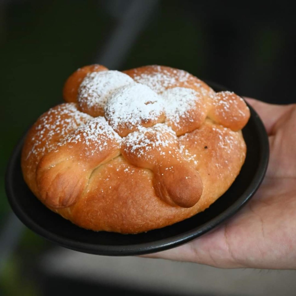 Pan de Muerto relleno