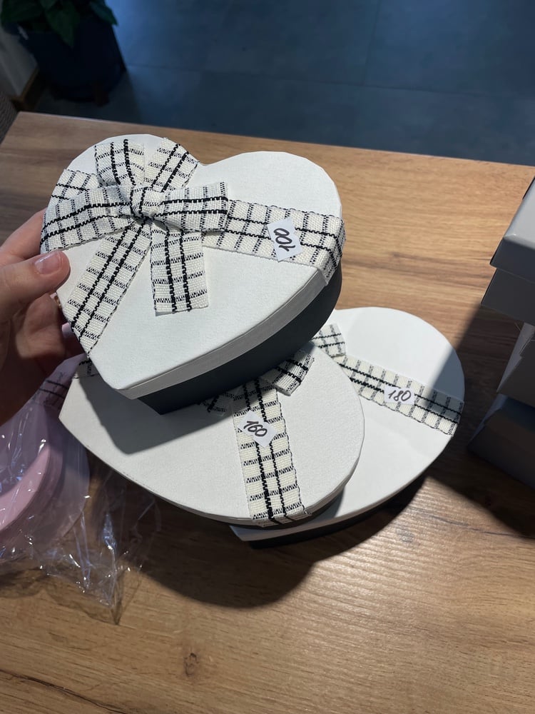 Шляпна коробка серце