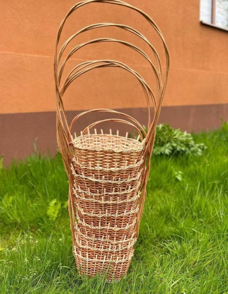 Кошик на картоні