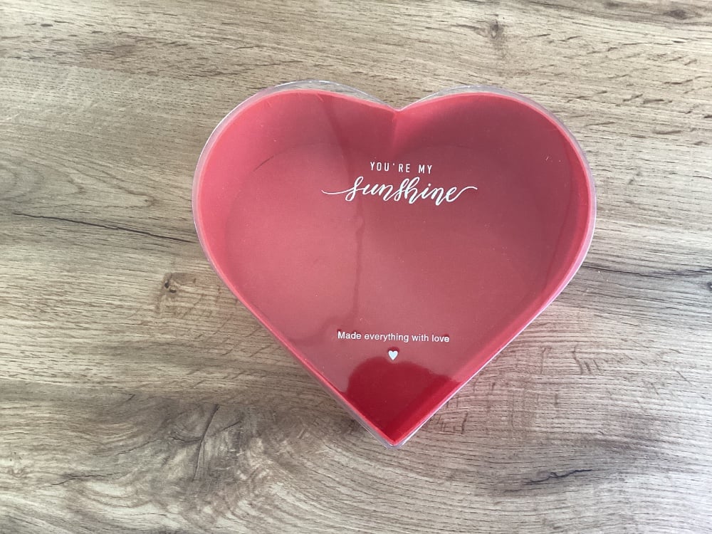 Коробка серце з прозорим віконцем