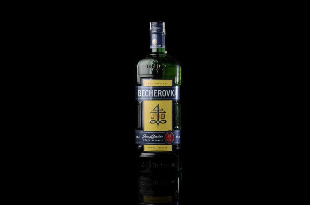 Лікер на травах Becherovka 1л