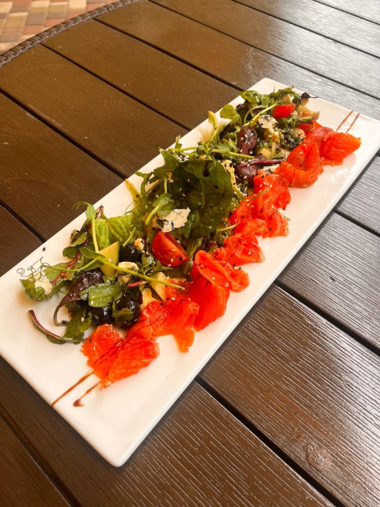 Салат з лососем