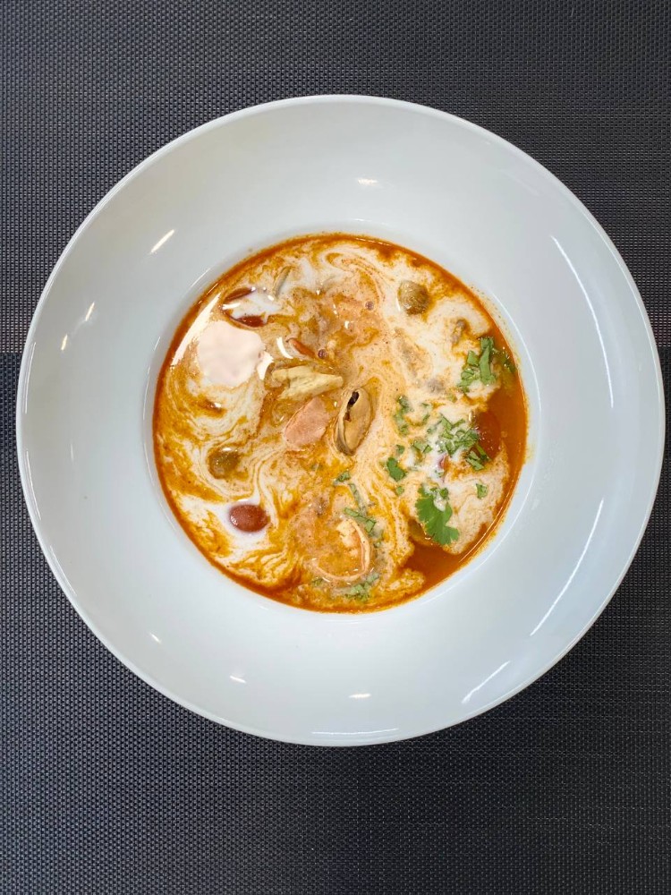 Том ям з морепродуктами