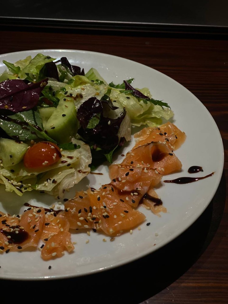 Салат з лососем