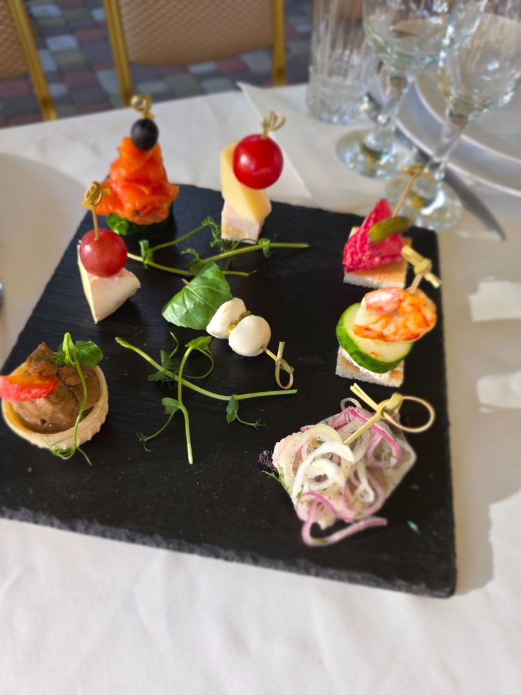 Канапе з креветкою