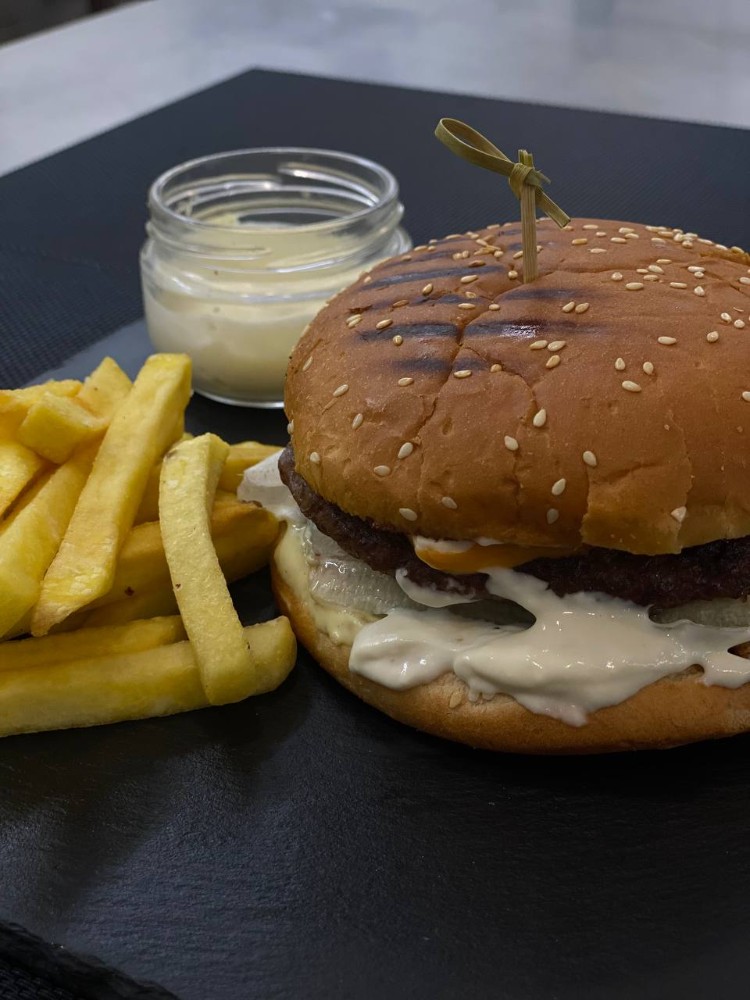 Фірмовий чізбургер