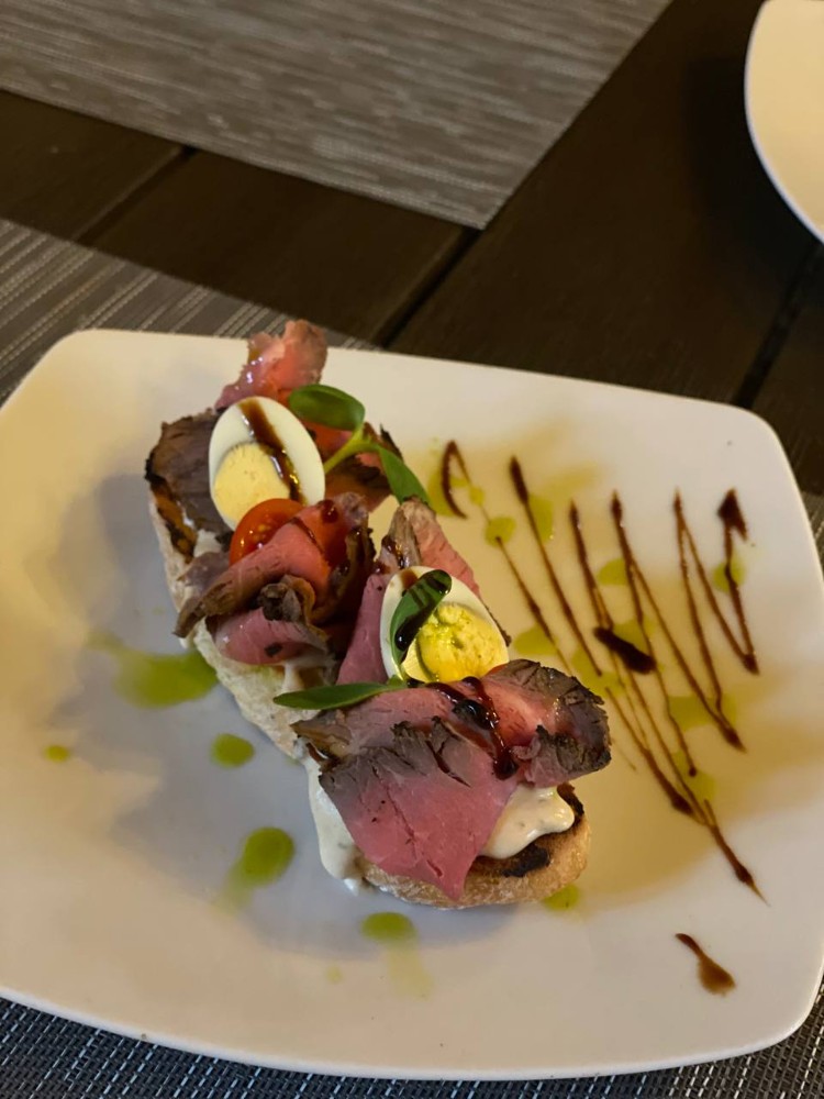 Брускета з ростбіфом