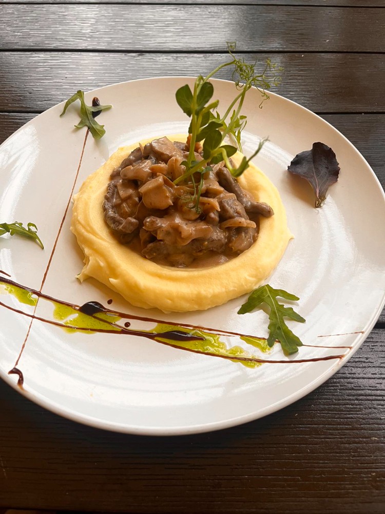 Бефстроганов з пюре