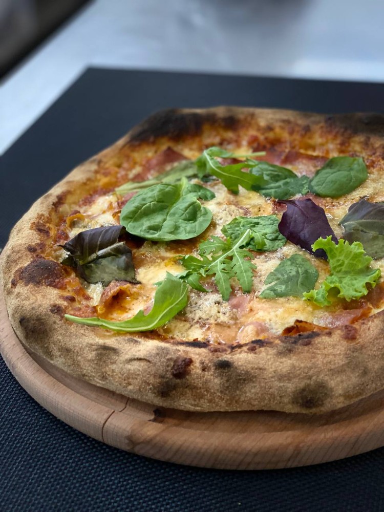 Піца з прошуто та сиром брі