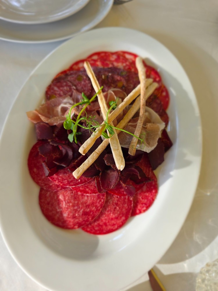 Мясне асорті