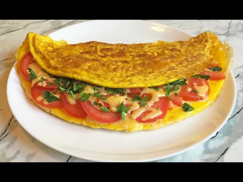 Омлет з томатами та сиром