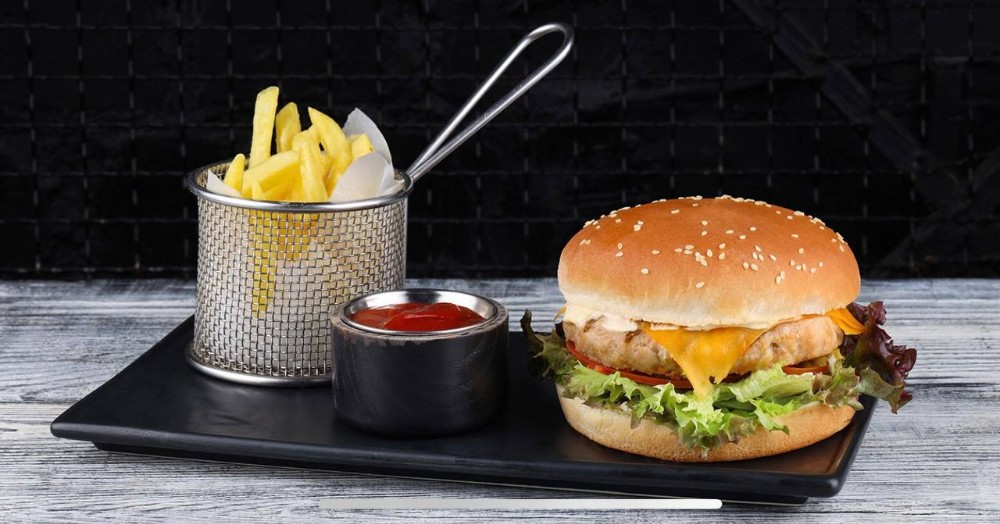 Бургер з картоплею фрі