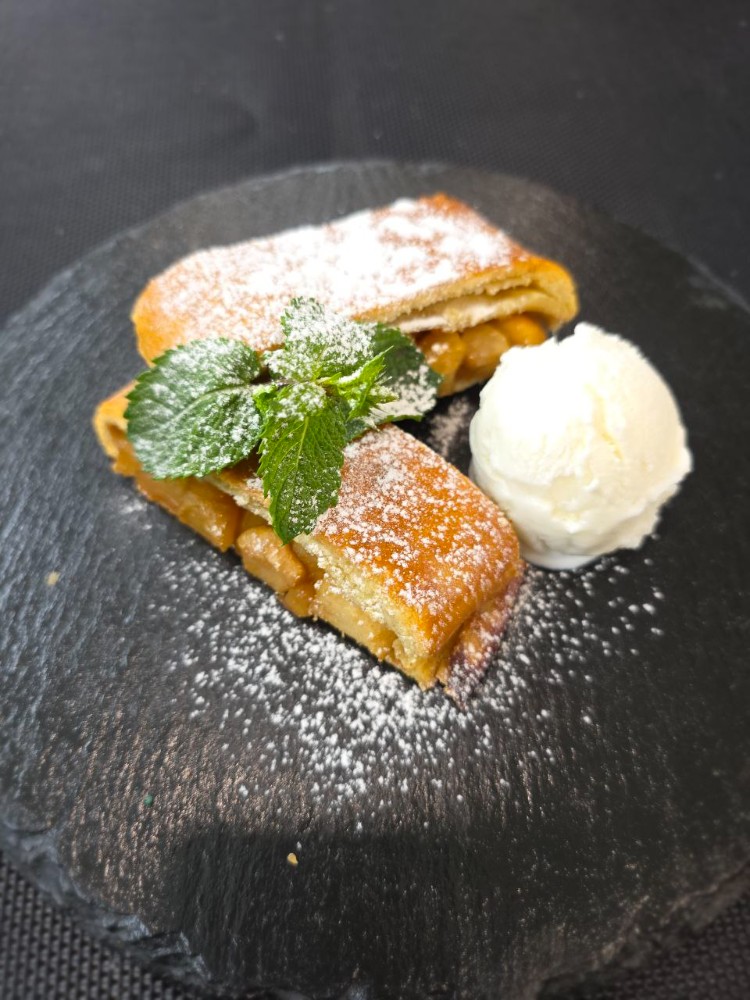 Штрудель з пломбіром