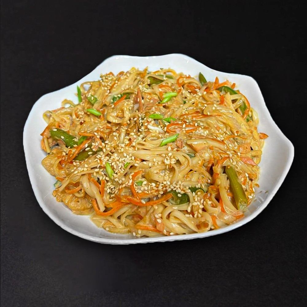 Удон з морепродуктами у вершковому соусі