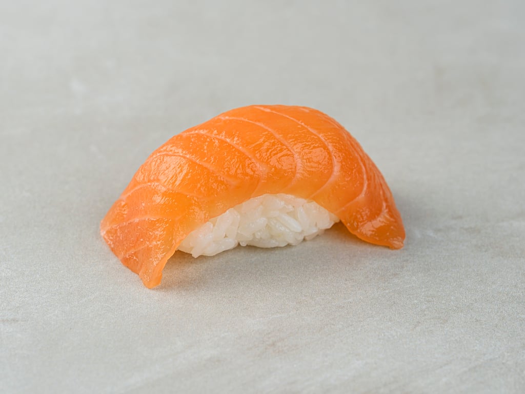 Суші з лососем