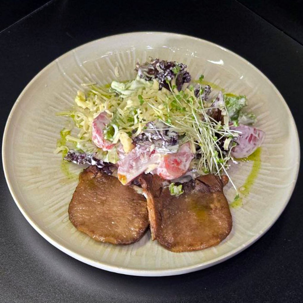 Салат Шопський з телячим язиком та сиром Радамер