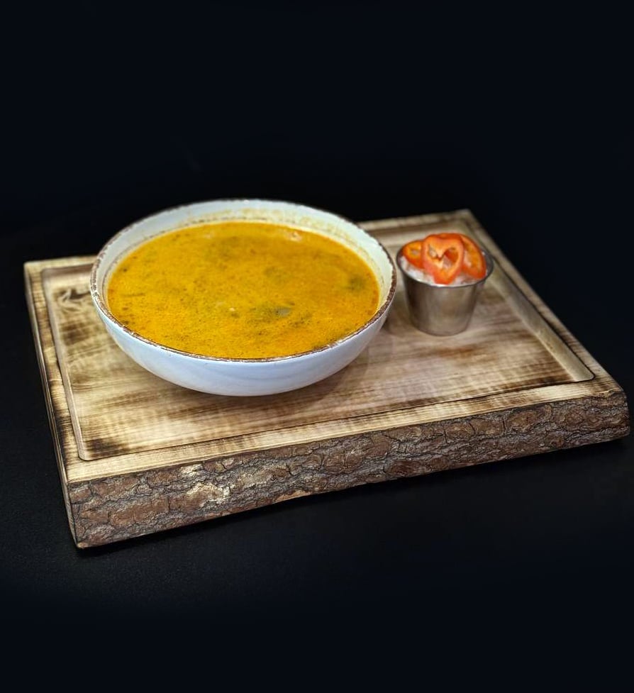 Суп том-ям з м`ясом курча