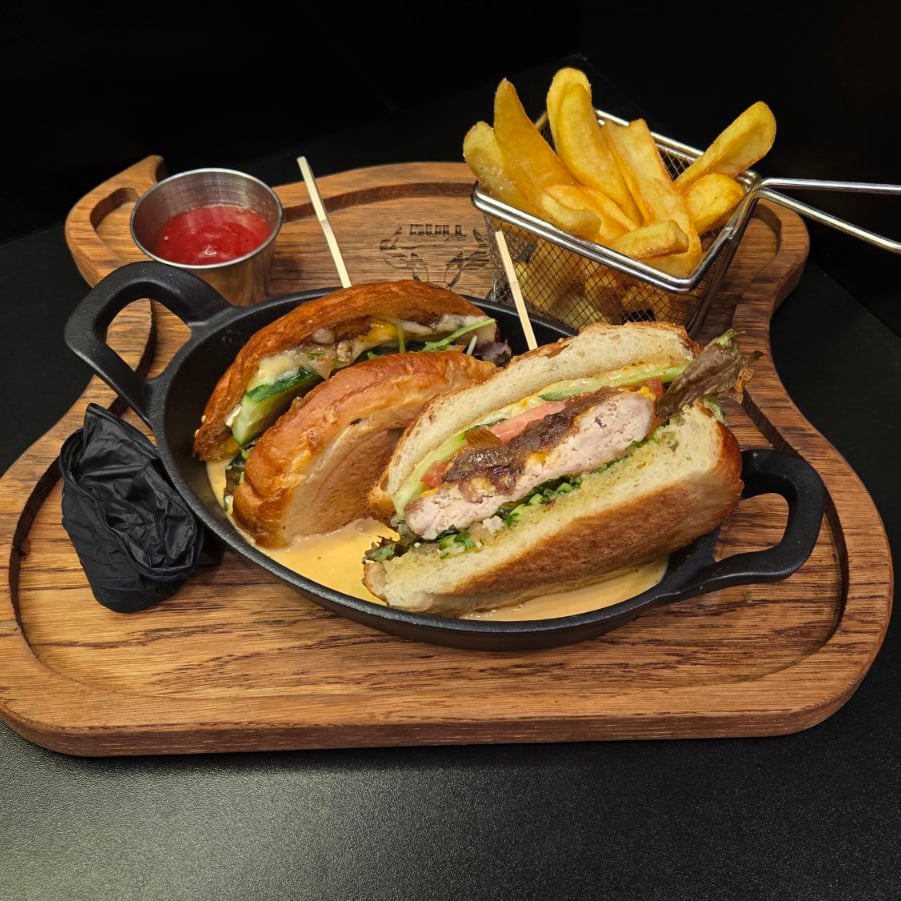 Бургер “3 Сири” з курячою котлетою 450 г