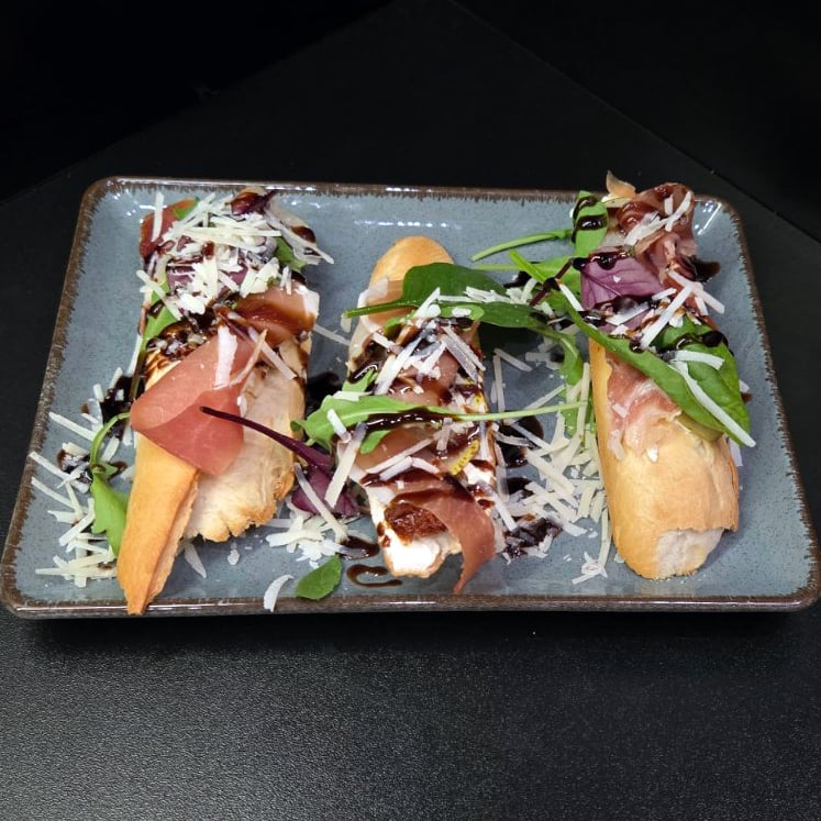 Брускета з хамоном та грушею, 320 г