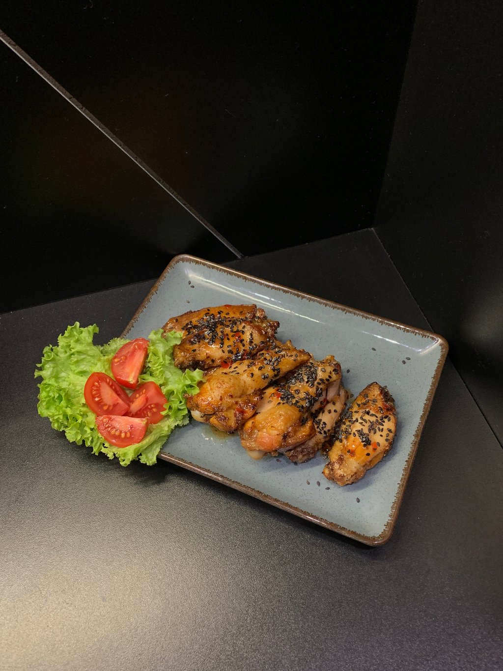 Курячі крильця у гостро-солодкому соусі 350г