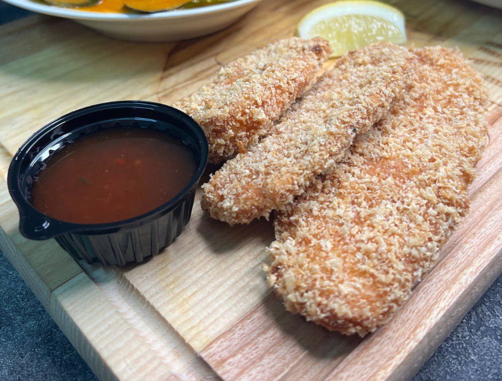 Стріпси із білої риби з кисло-солодким соусом (260г/ 50г)