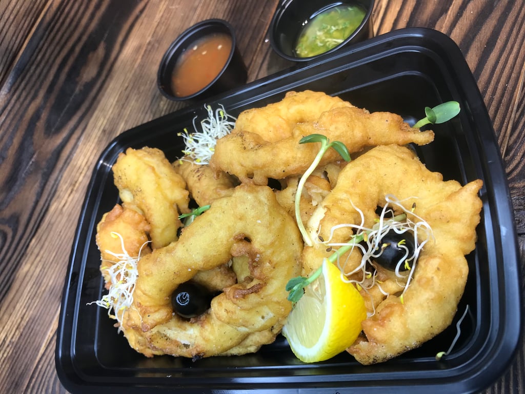 Кільця кальмара фрі з сирним соусом (200г) 