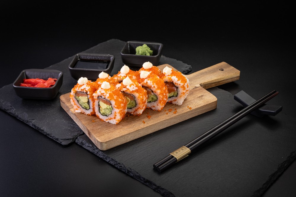 Каліфорнія в ікрі  з лососем/вугрем/тунем на вибір 