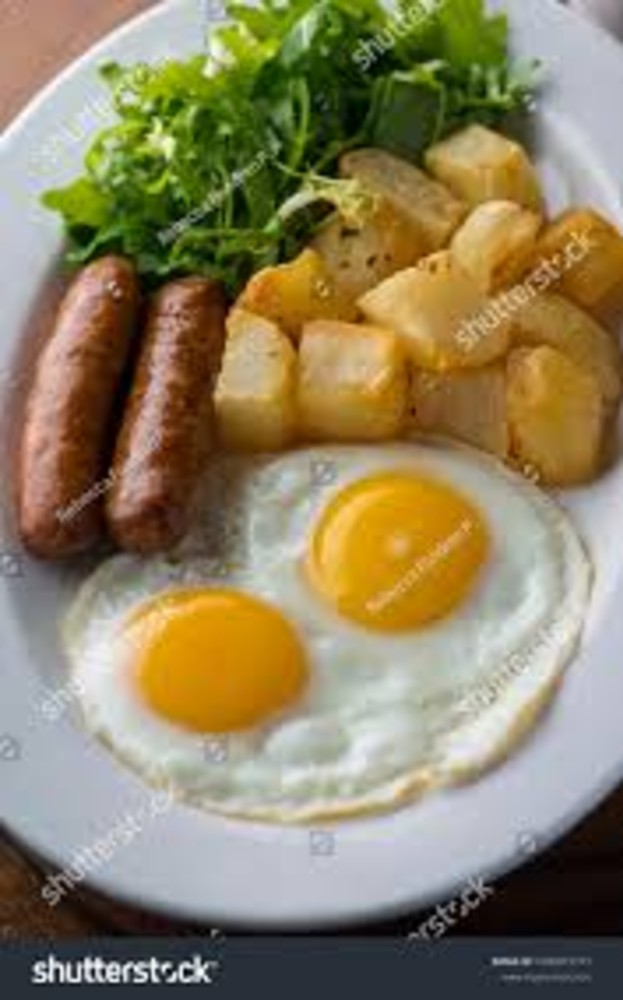 Option 2 - Traditional American Breakfast (Potato, Eggs, Toast, Butter and Chicken sausage)