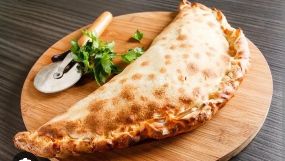 Кальцоне з куркою та грибами