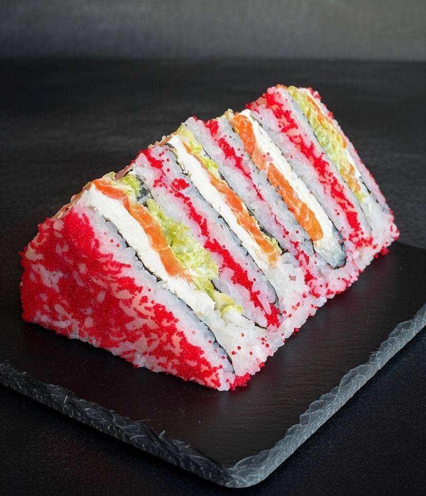 Суші-сендвіч в тобіко