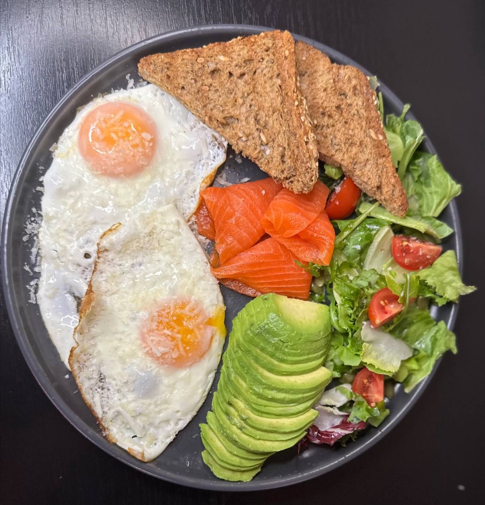 Сніданок з лососем