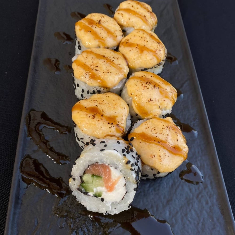 Запечнний рол з лососем