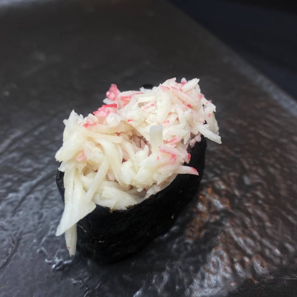 Гункан з крабом